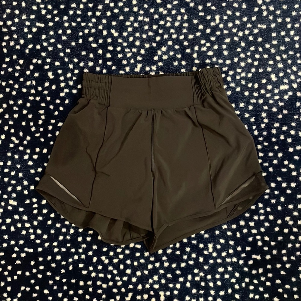 Lululemon | Size 4 | High Rise Hotty Hots | 4 Inch